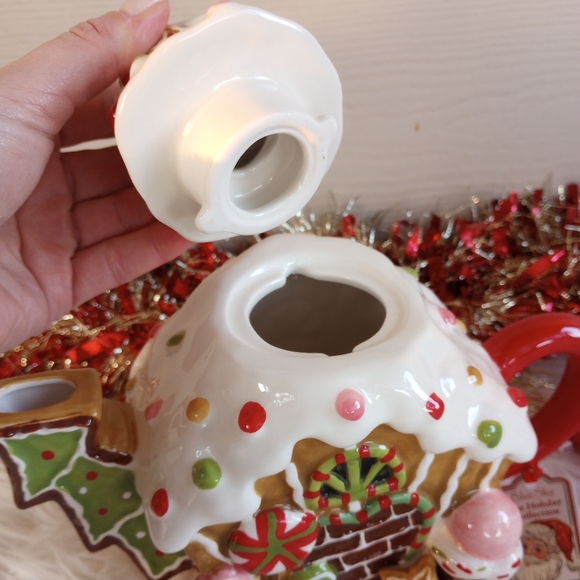 Blue Sky 2021 Christmas Gingerbread Candy House Teapot - Picture 13 of 14